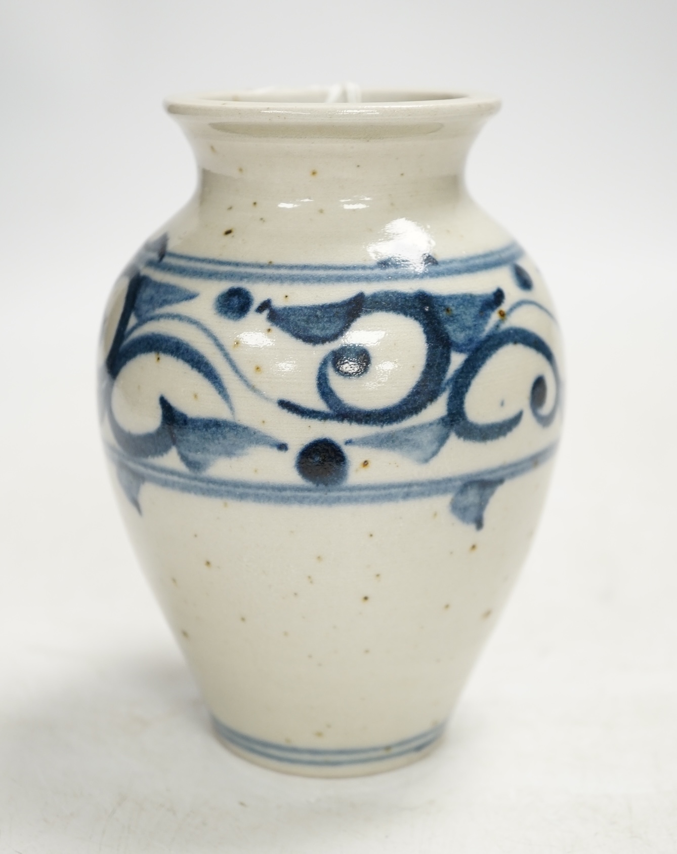 Mohamed Hamid, of the Star Gallery, Lewes, a studio pottery vase, 14cm. Condition - good